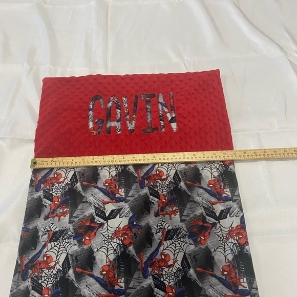 Oversized Spider-Man printed pillow case with the name Gavin embroidered - Picture 4 of 4